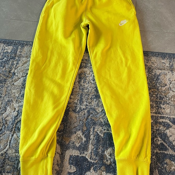 Nike Men's Yellow Jogger Pants - Picture 7 of 9